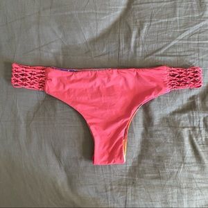 Reversible bikini bottom